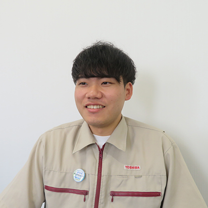 対話中の品質保証部 小信号デバイス品質保証担当 H.Kさん