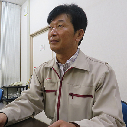 対話中の生産技術部 部長 S.Hさん